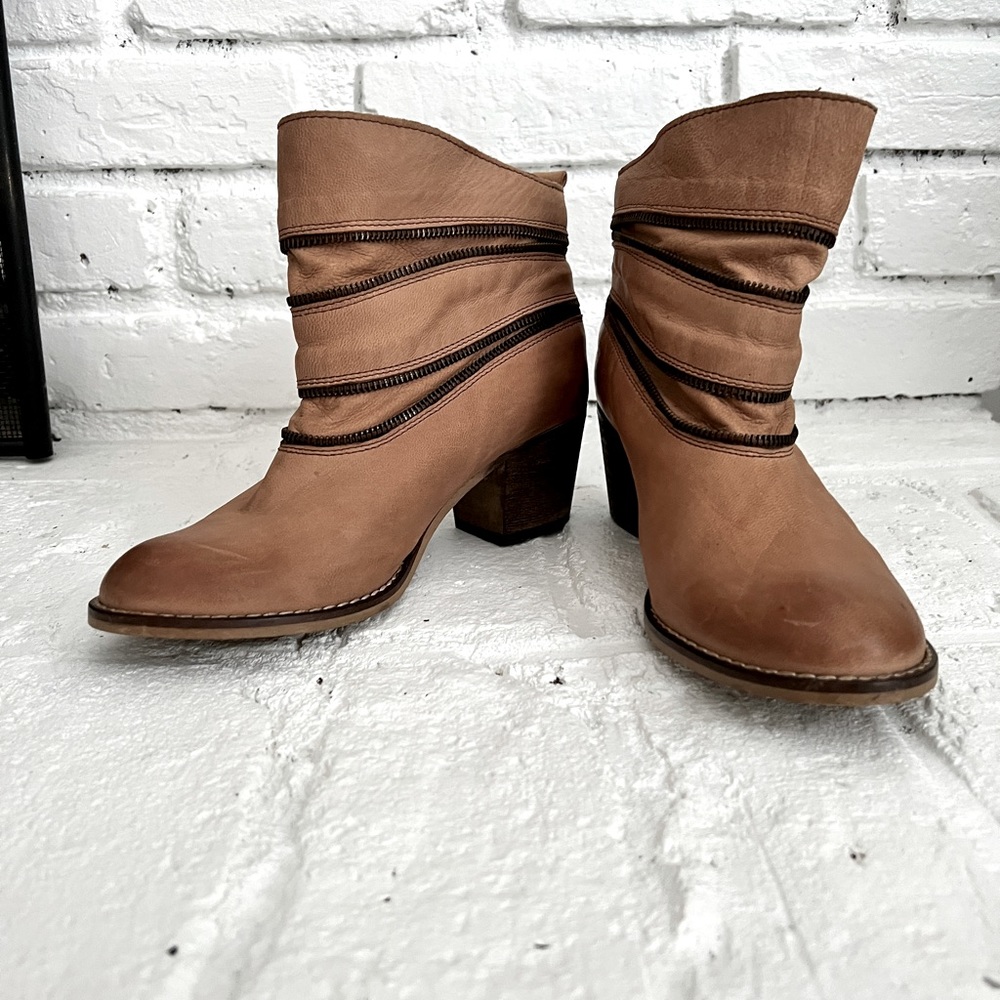 Sundance leather bootie excellent pre-owned size 39 Final Reduction!